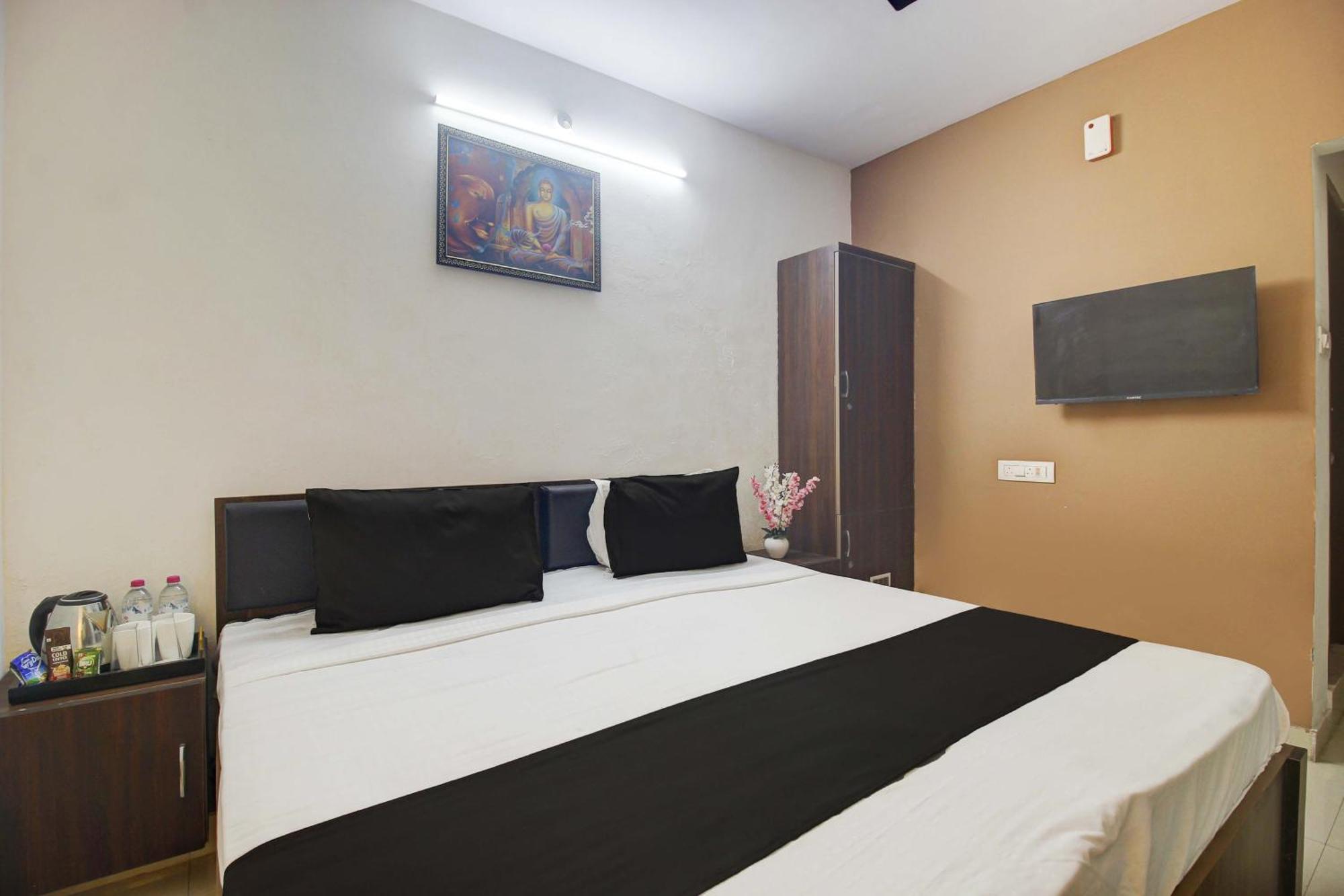 Oyo Flagship Lotus Guest Grand Inn Hyderabad Exterior foto