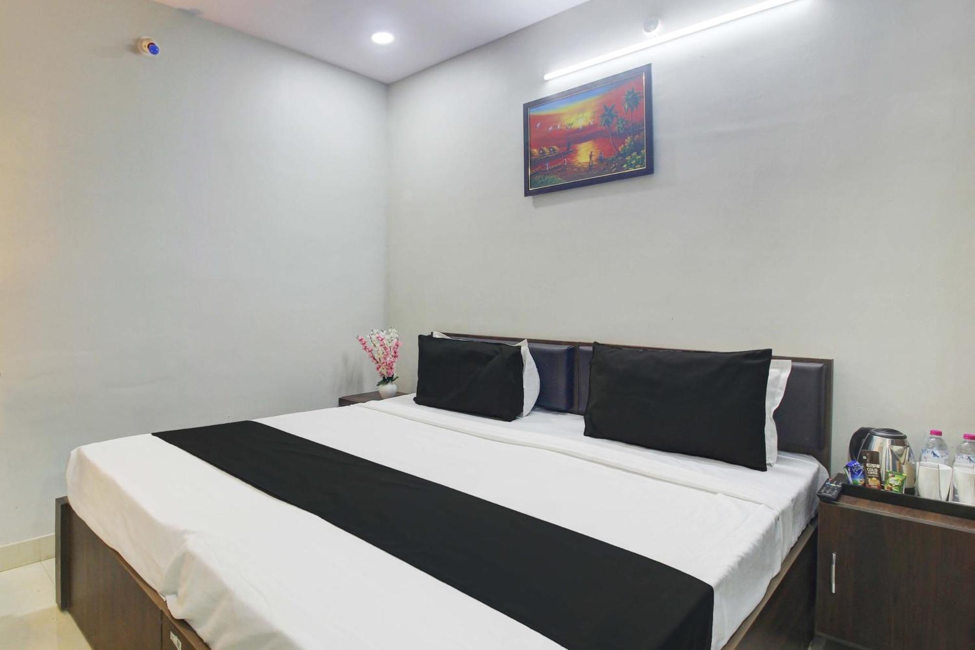 Oyo Flagship Lotus Guest Grand Inn Hyderabad Exterior foto