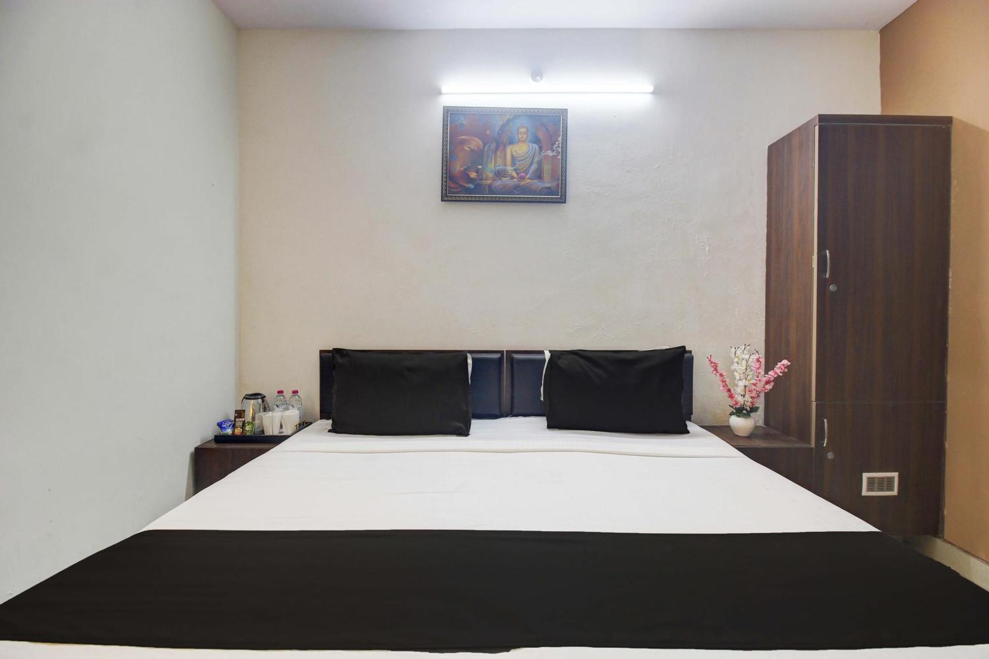Oyo Flagship Lotus Guest Grand Inn Hyderabad Exterior foto